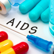 Como funciona o diagnóstico da AIDS e a importância da testagem e do uso de autotestes.